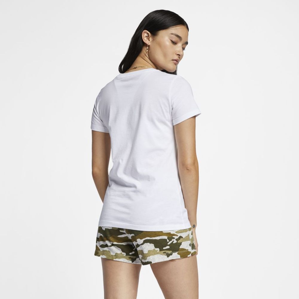 Camiseta-Nike-Sportswear-Essential-Feminina