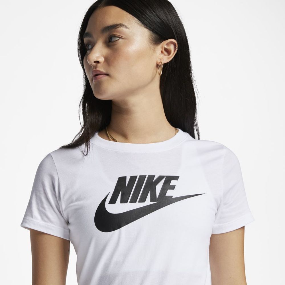 Camiseta-Nike-Sportswear-Essential-Feminina