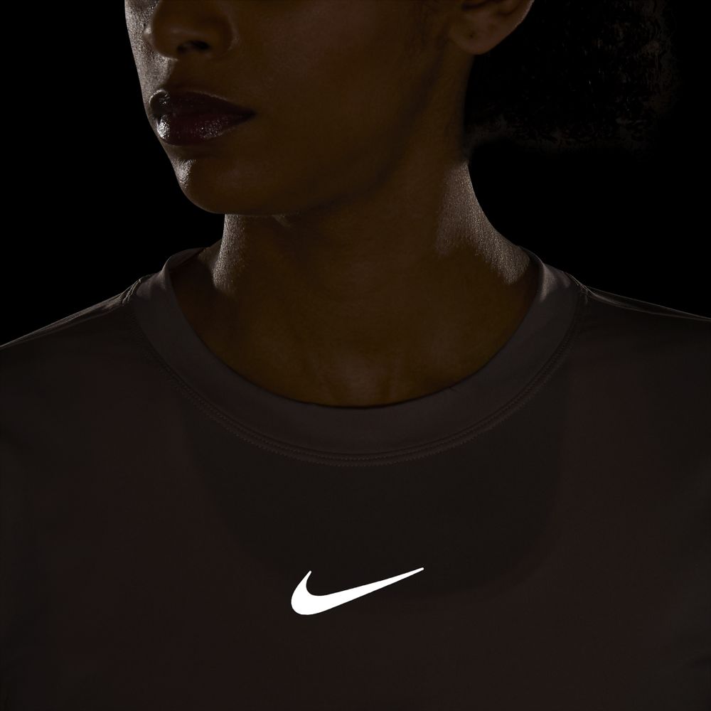 Camiseta-Nike-Dri-FIT-Run-Division-Feminina