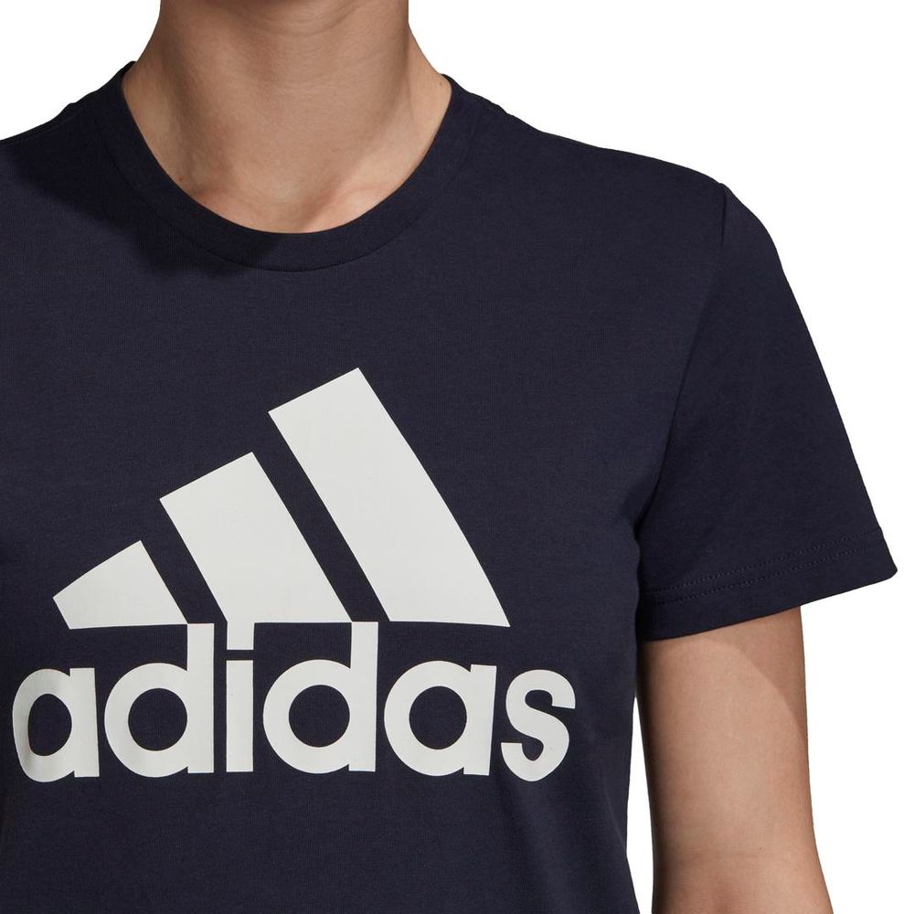 Camiseta-Adidas-Must-Haves-Badge-of-Sports-Feminina-