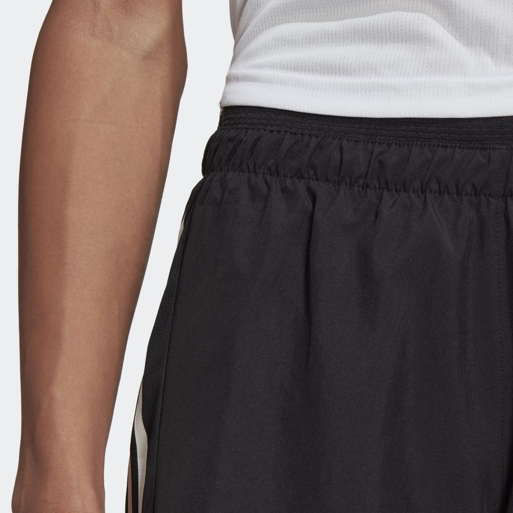 Short-Adidas-Design-To-Move-3-Listras-Plano-Feminino
