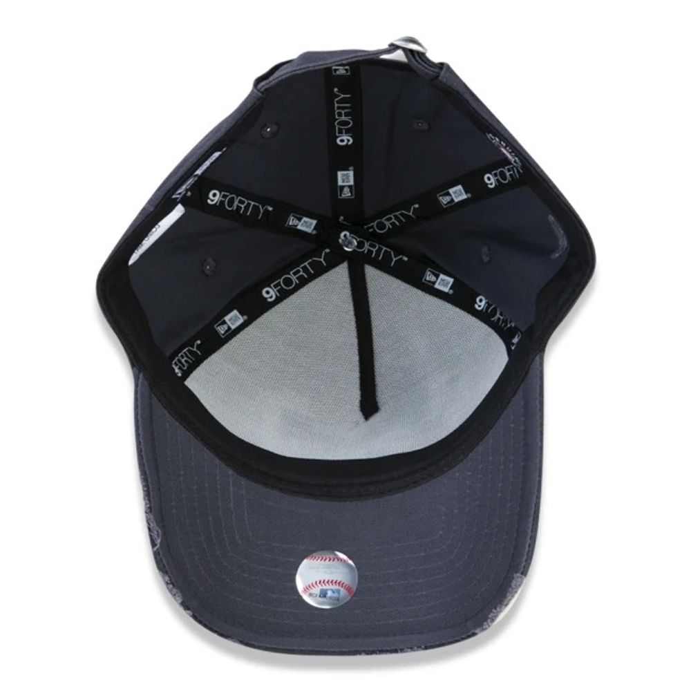 Bone-New-Era-9FORTY-A-Frame-MLB-New-York-Yankees-Destroyed