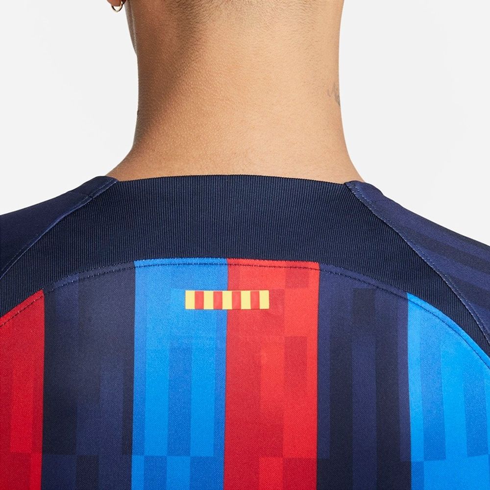 Camisa-Nike-Barcelona-I-2022.23-Torcedor-Masculina