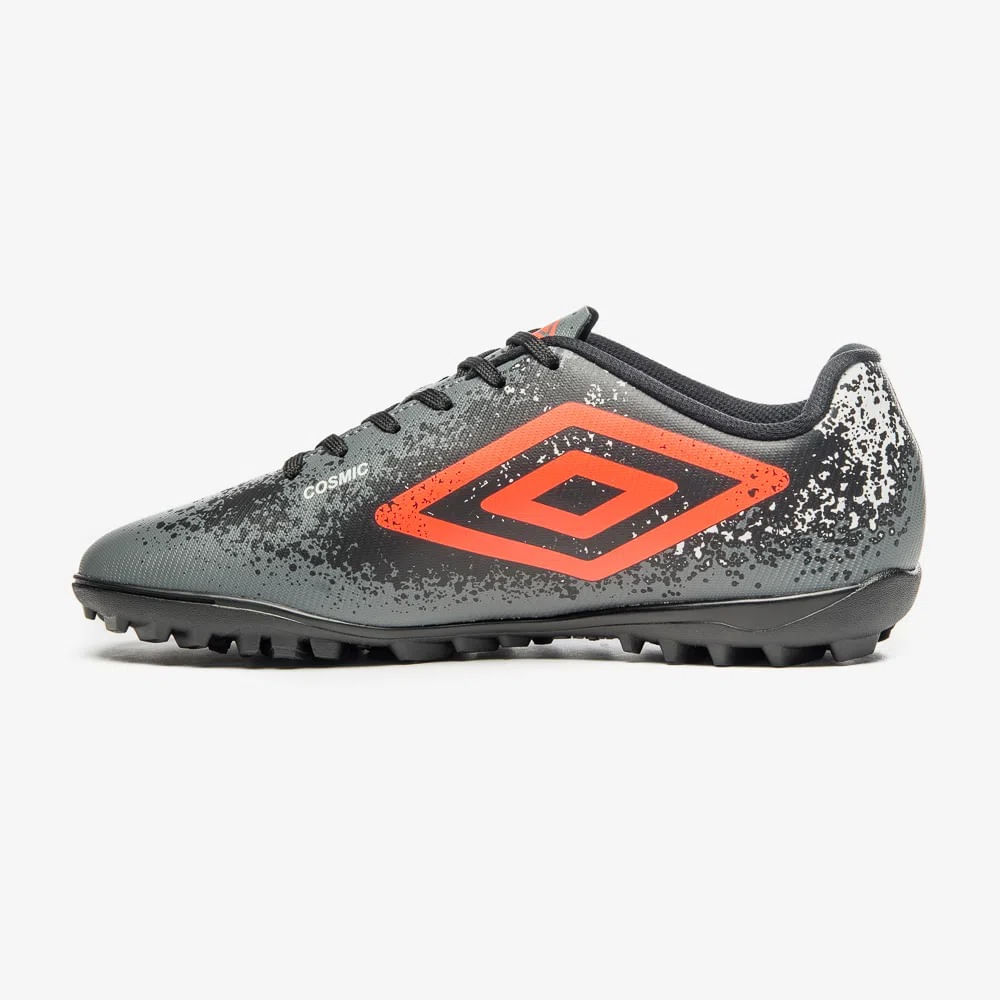 Chuteira-Umbro-Cosmic-Society