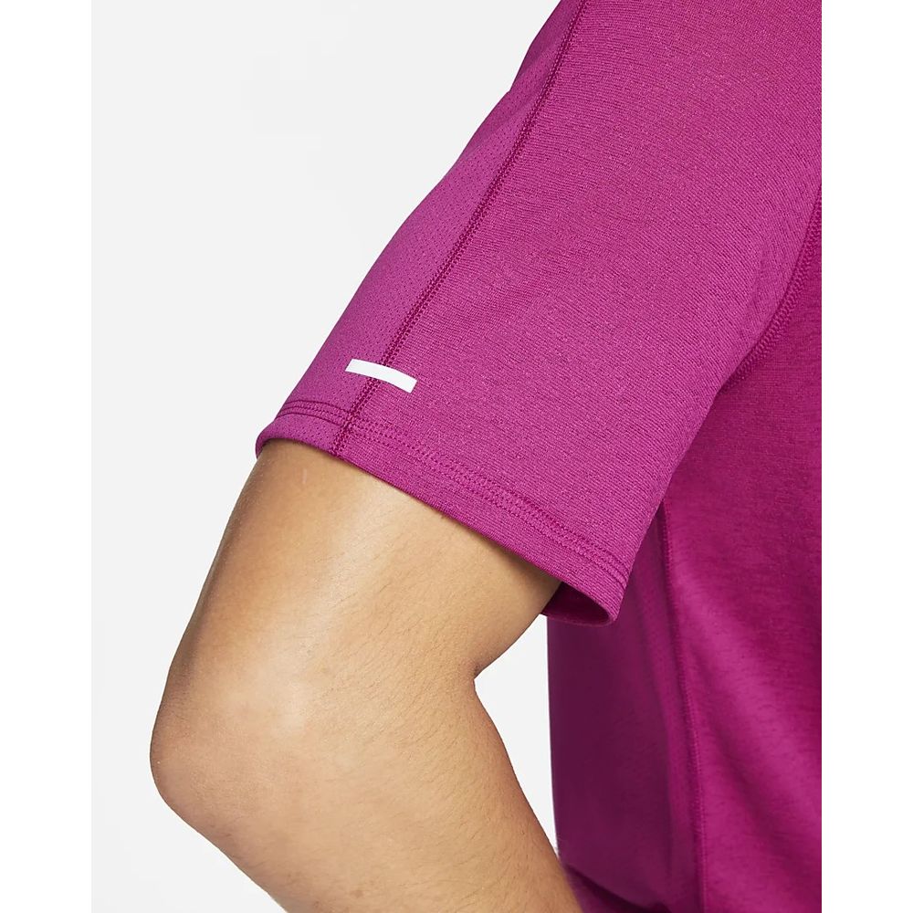 Camiseta-Nike-Dri-FIT-Miler-D.Y.E.-Masculina