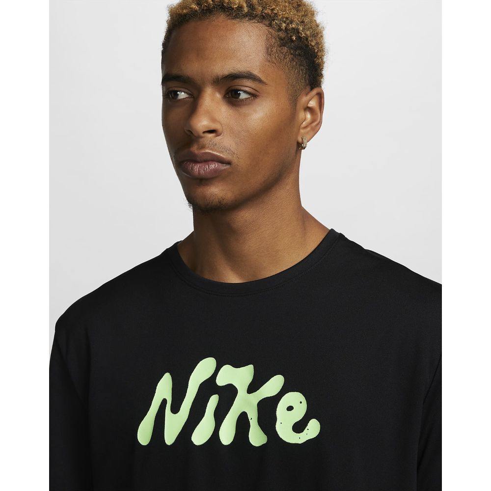 Camiseta-Nike-Dri-FIT-UV-Miler-Studio-72-Masculina- Camiseta-Nike-Dri-FIT-UV-Miler-Studio-72-Masculina-