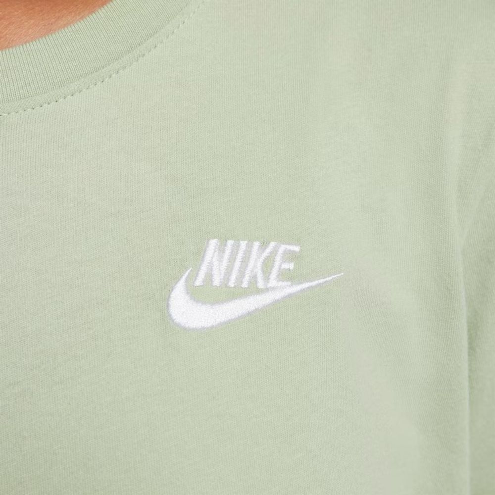 Camiseta-Nike-Sportswear-Club-Essentials