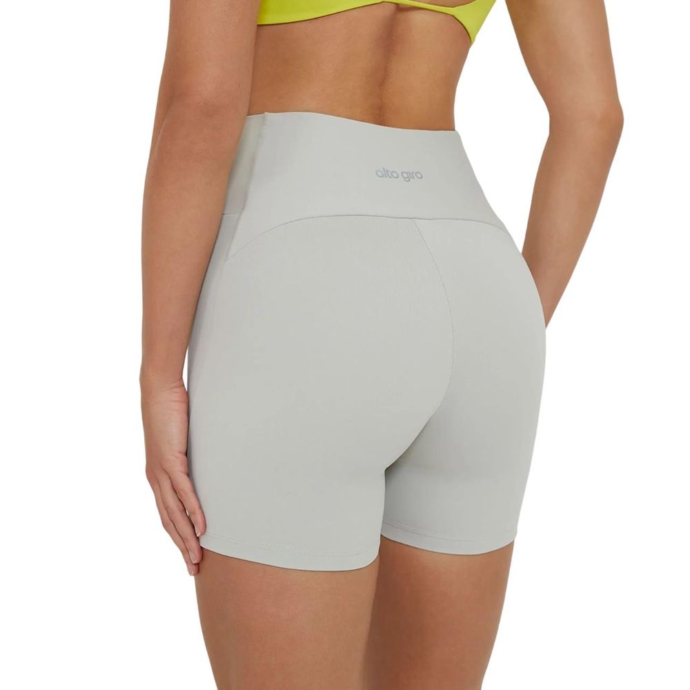 Bermuda-Alto-Giro-com-Bolso-Recorte Bermuda-Alto-Giro-com-Bolso-Recorte