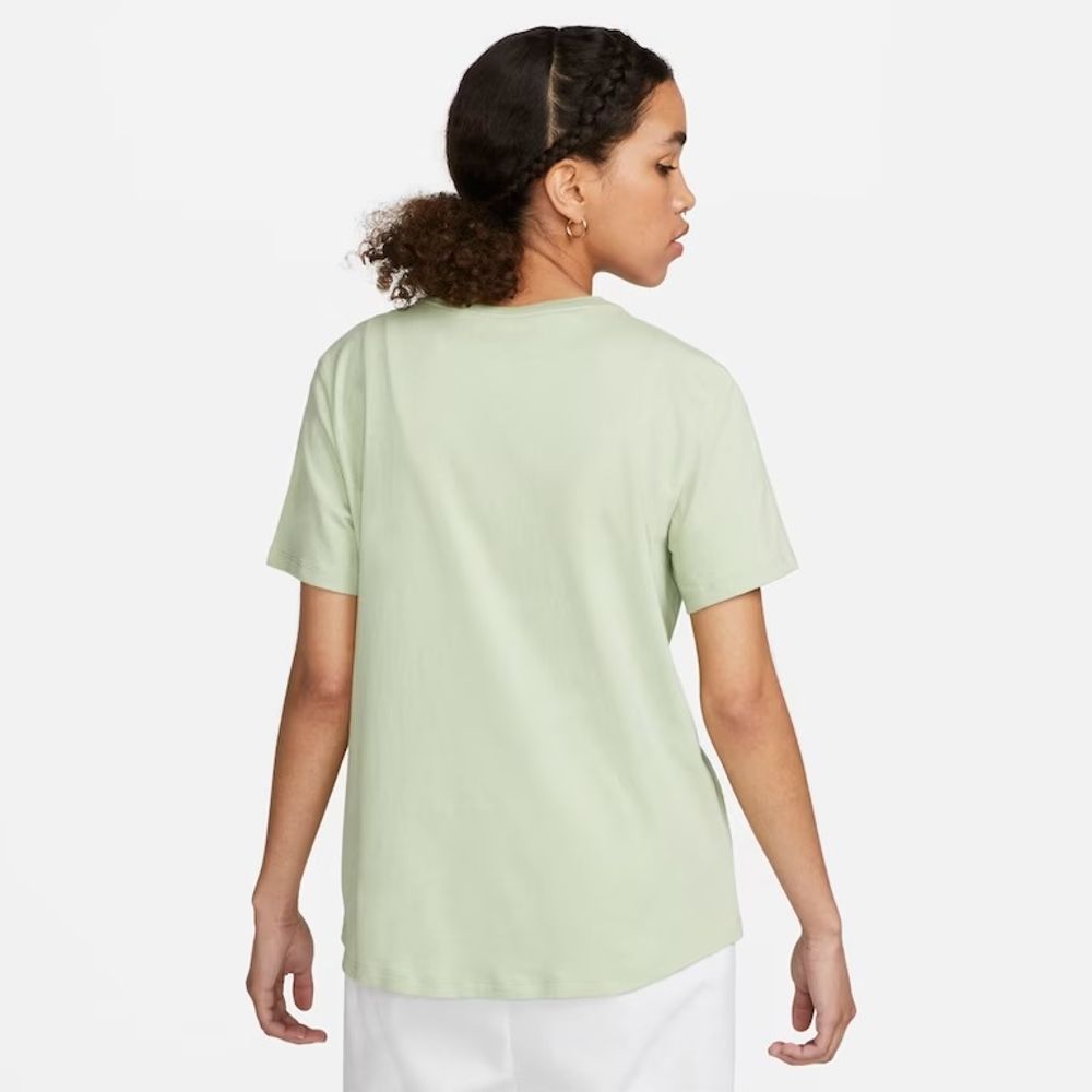 Camiseta Nike Sportswear Club Essentials