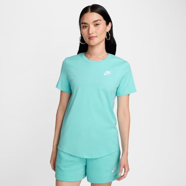 Camiseta Nike Sportswear Club Essentials