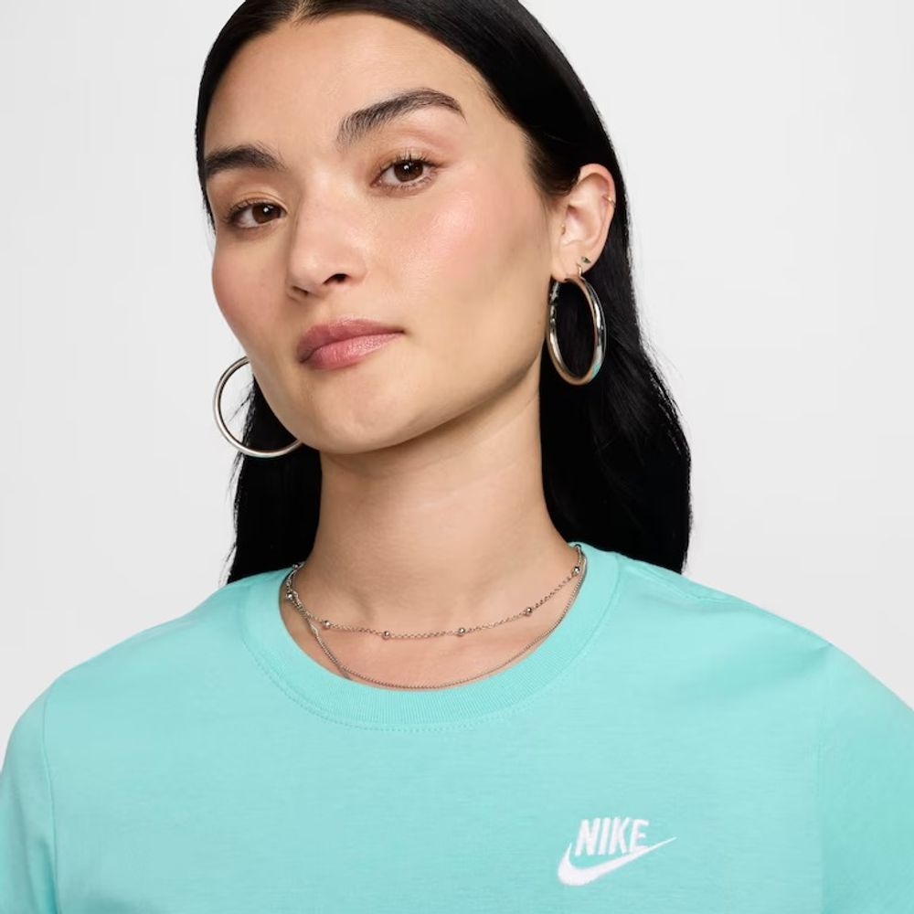 Camiseta Nike Sportswear Club Essentials